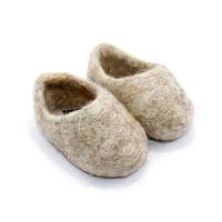 Picture of felt shoes for infant
